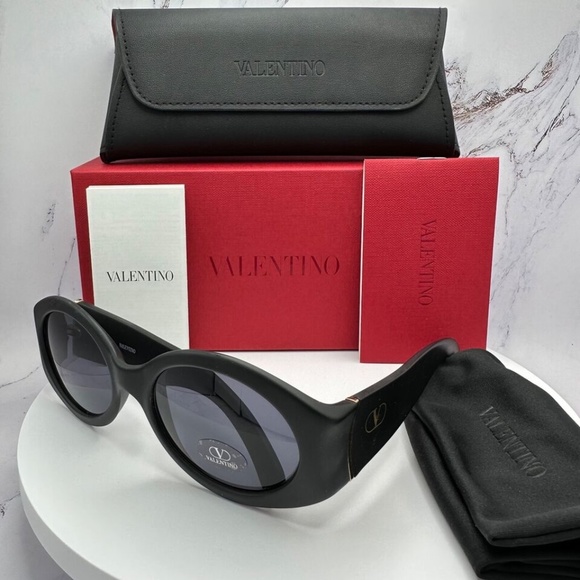 ❌SOLD ❌Valentino New Womens V Logo Sunglasses - Picture 4 of 16